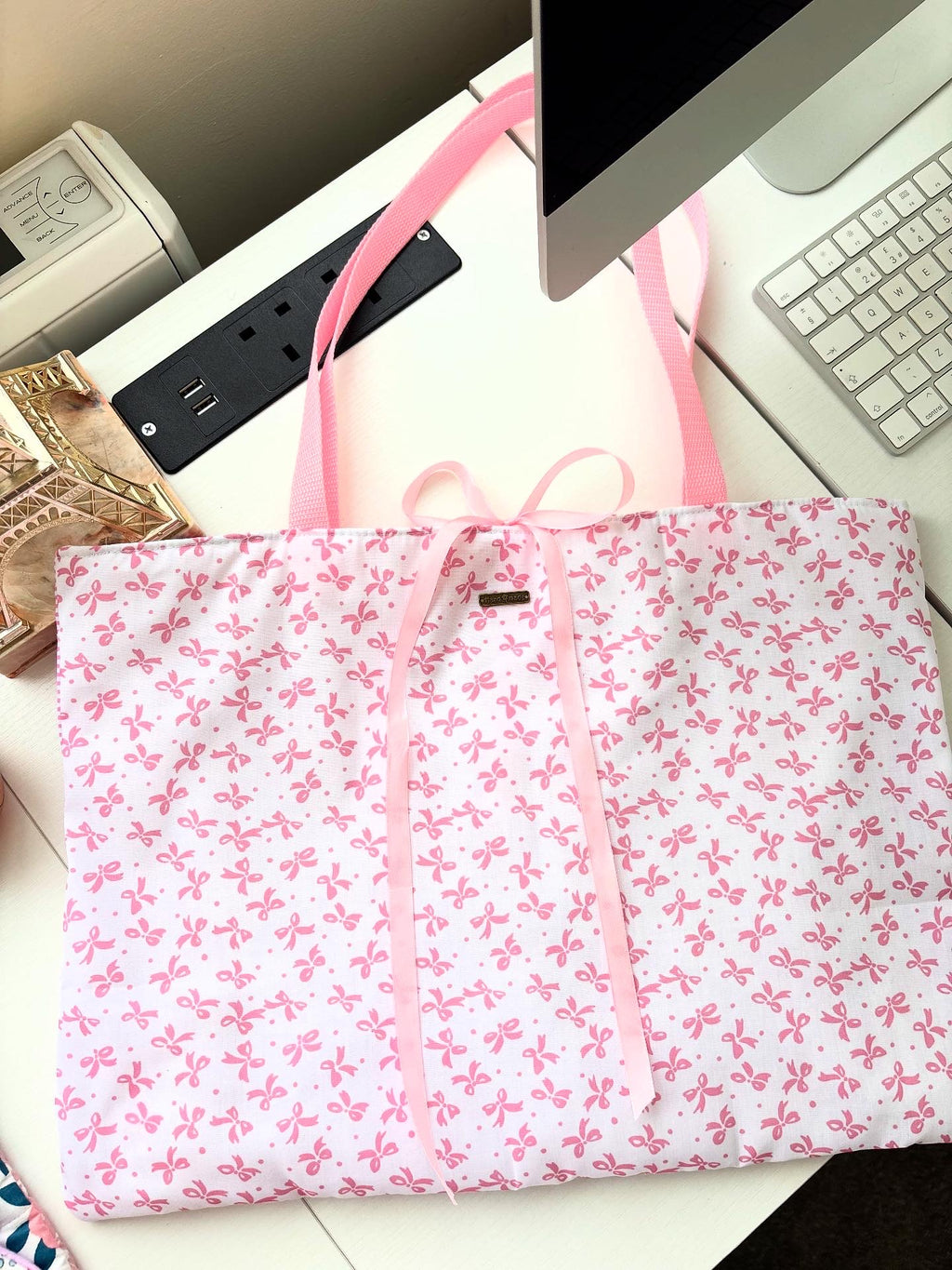 🎀 Pink Bow Tote — Soft Feminine Charm