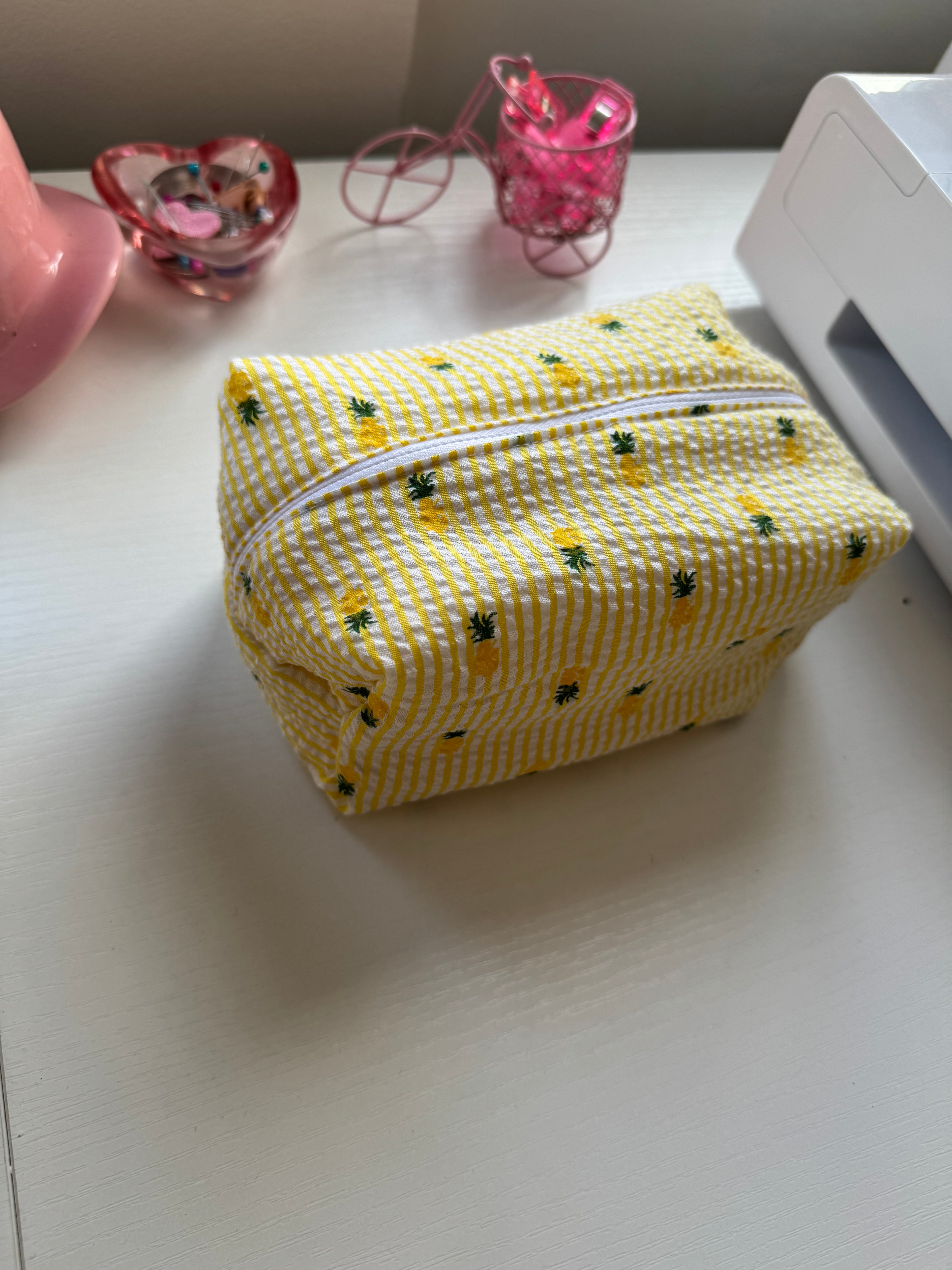 Kit 2 Pineapple Print Travel Pouch & Changing Mat Set