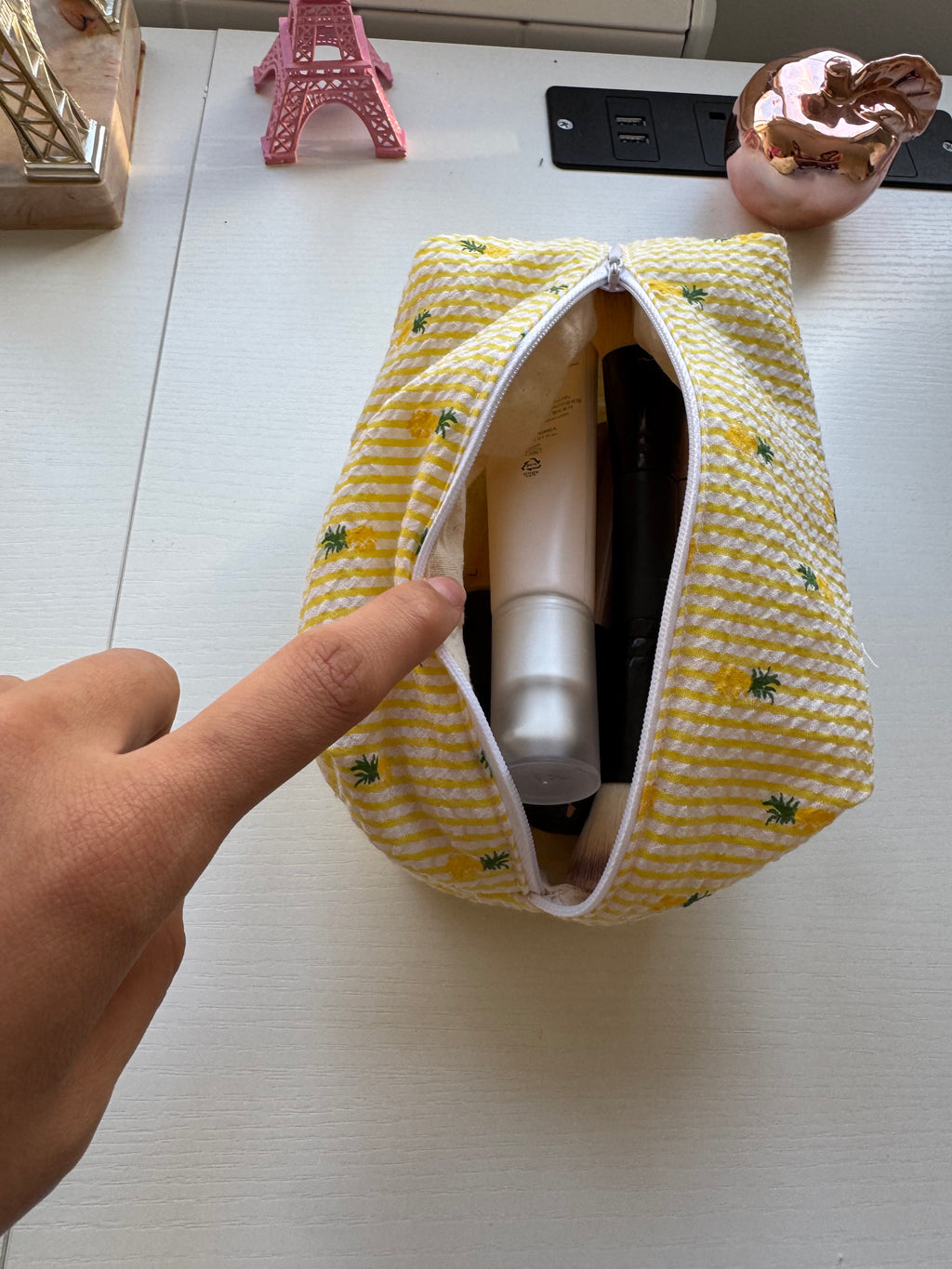Kit 2 Pineapple Print Travel Pouch & Changing Mat Set