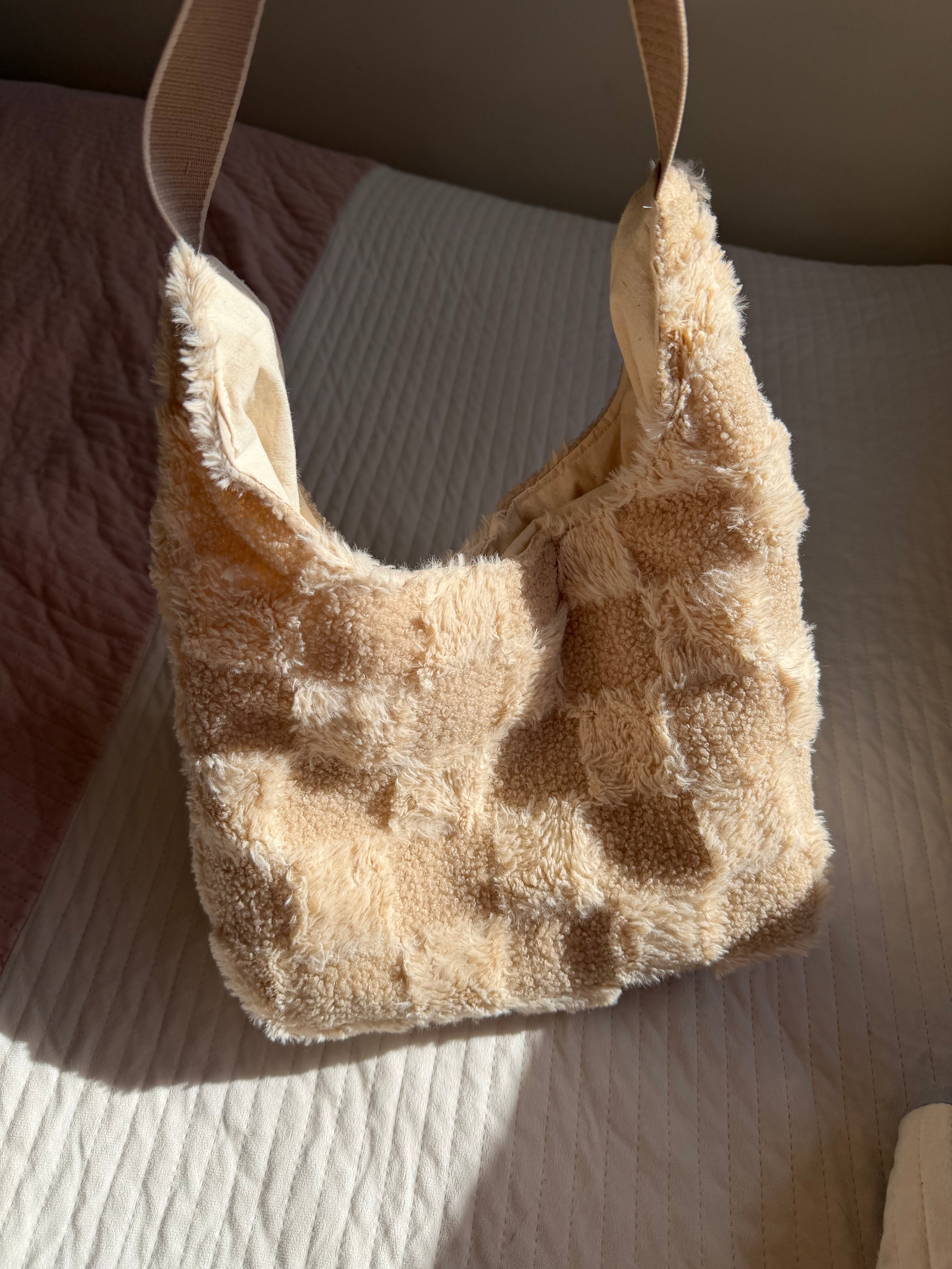✨ Cozy Teddy Shoulder Bag – Soft Beige