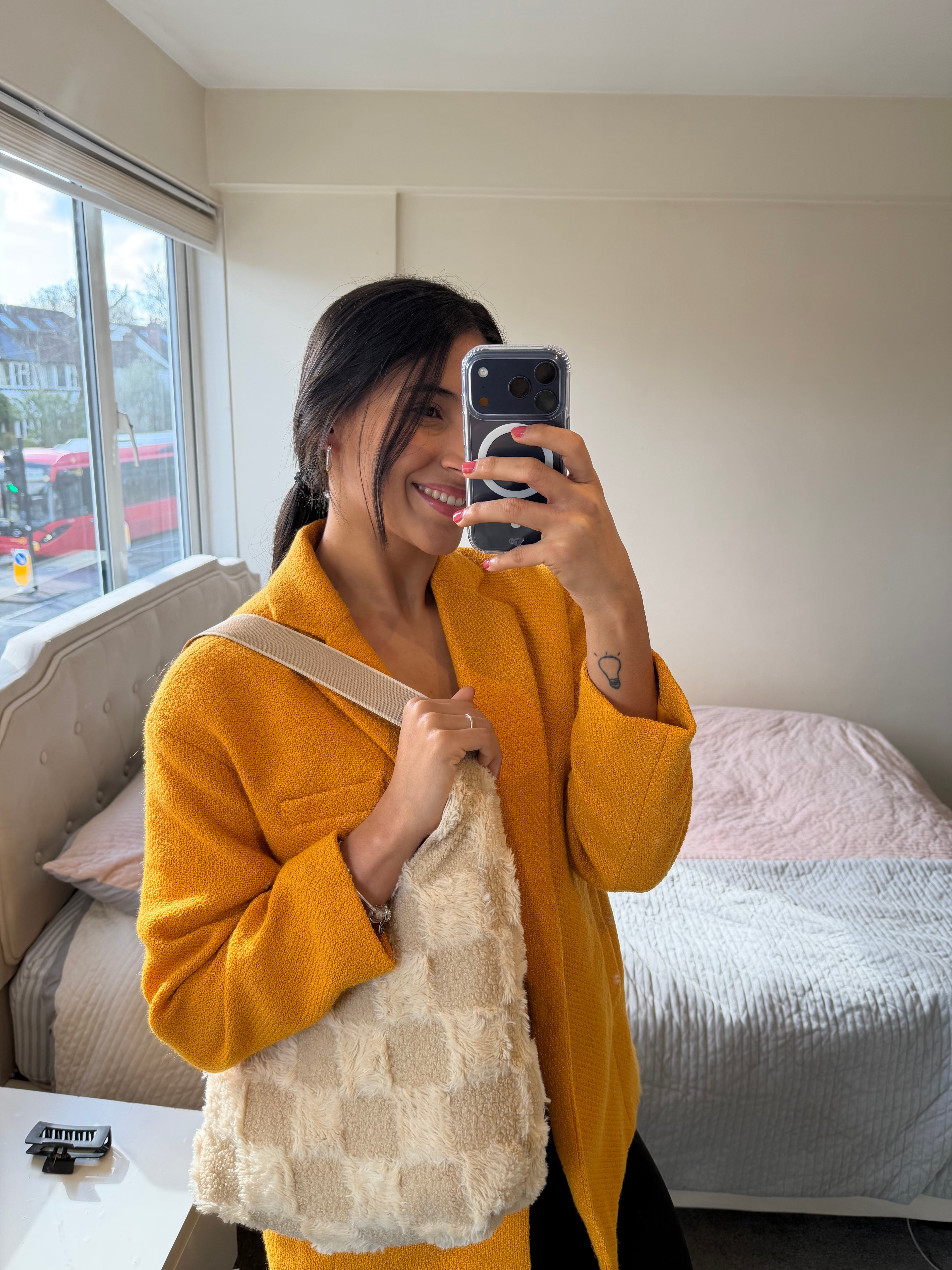 ✨ Cozy Teddy Shoulder Bag – Soft Beige