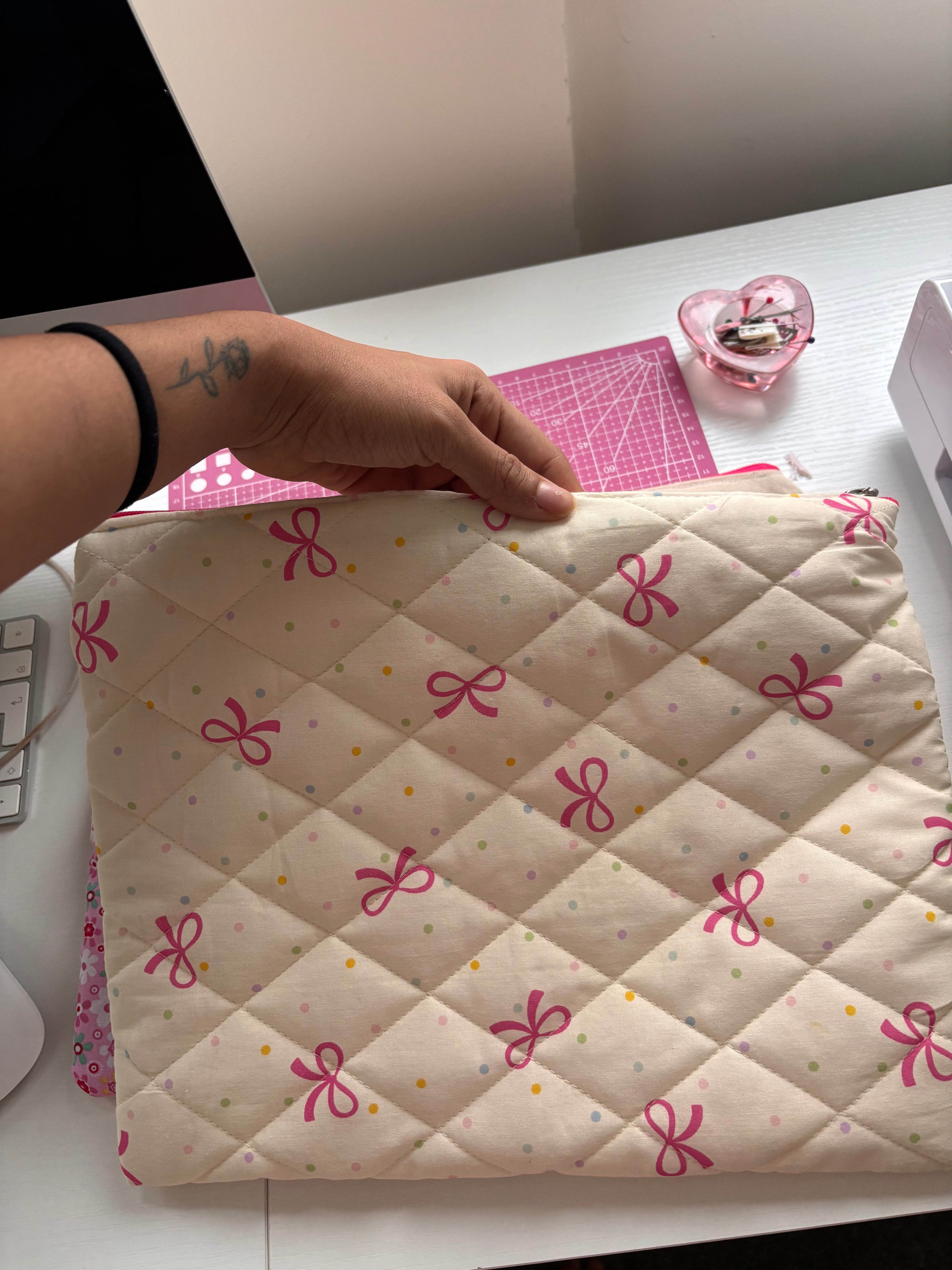 🎀 Quilted Bow Laptop Sleeve — Soft Protection with Charm