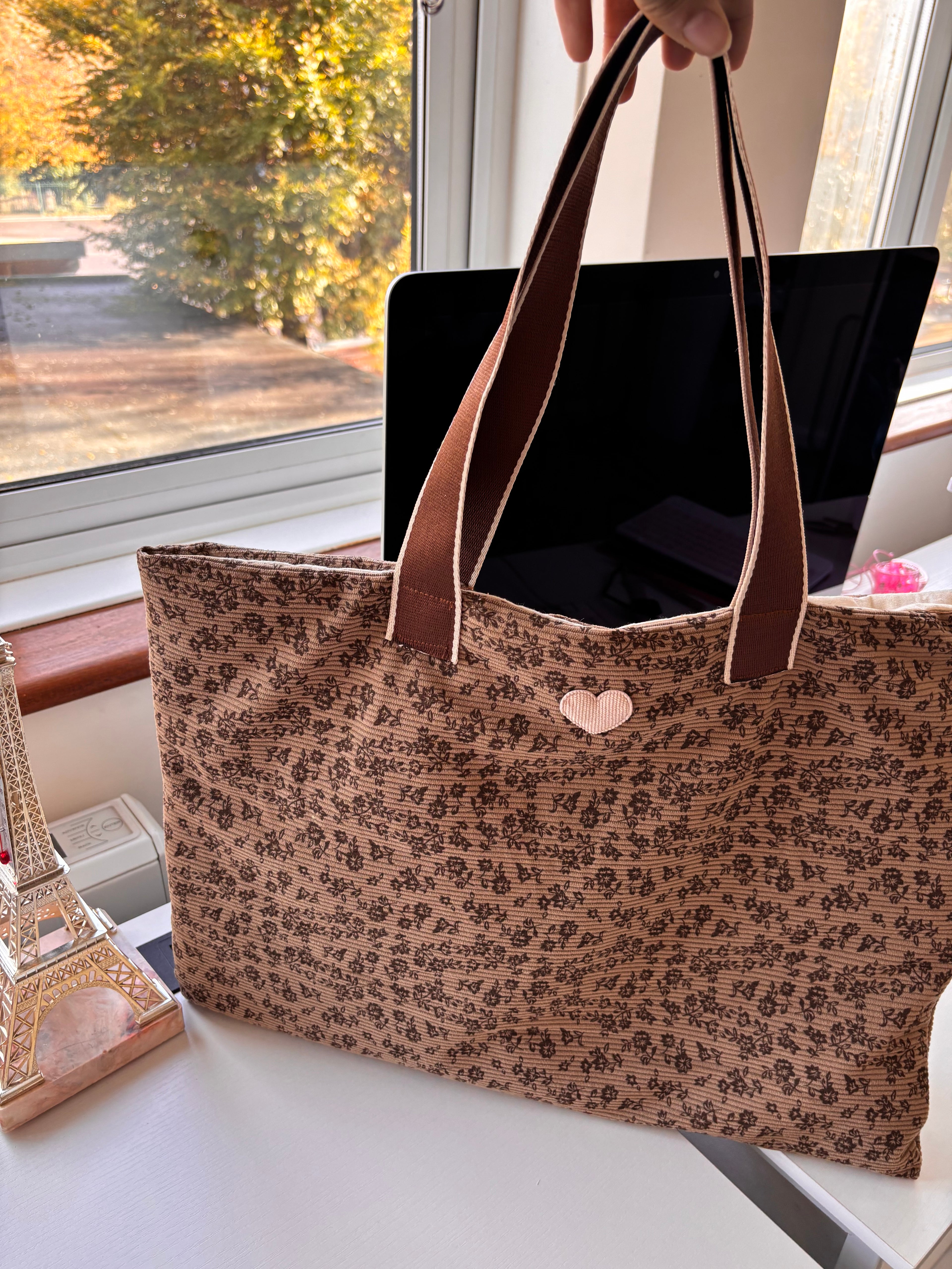 🤎 Floral Textured Tote — Romantic Everyday Elegance