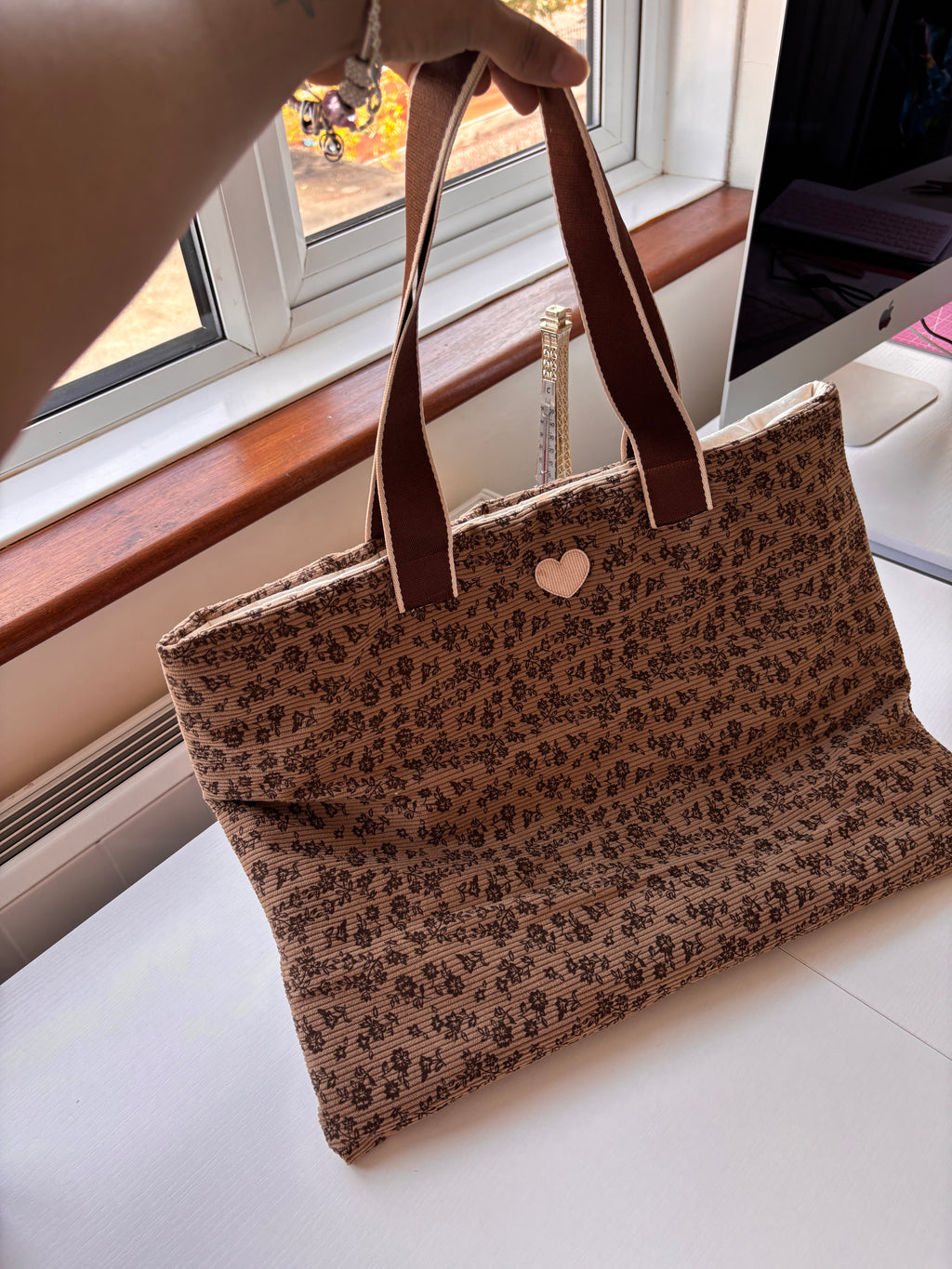 🤎 Floral Textured Tote — Romantic Everyday Elegance