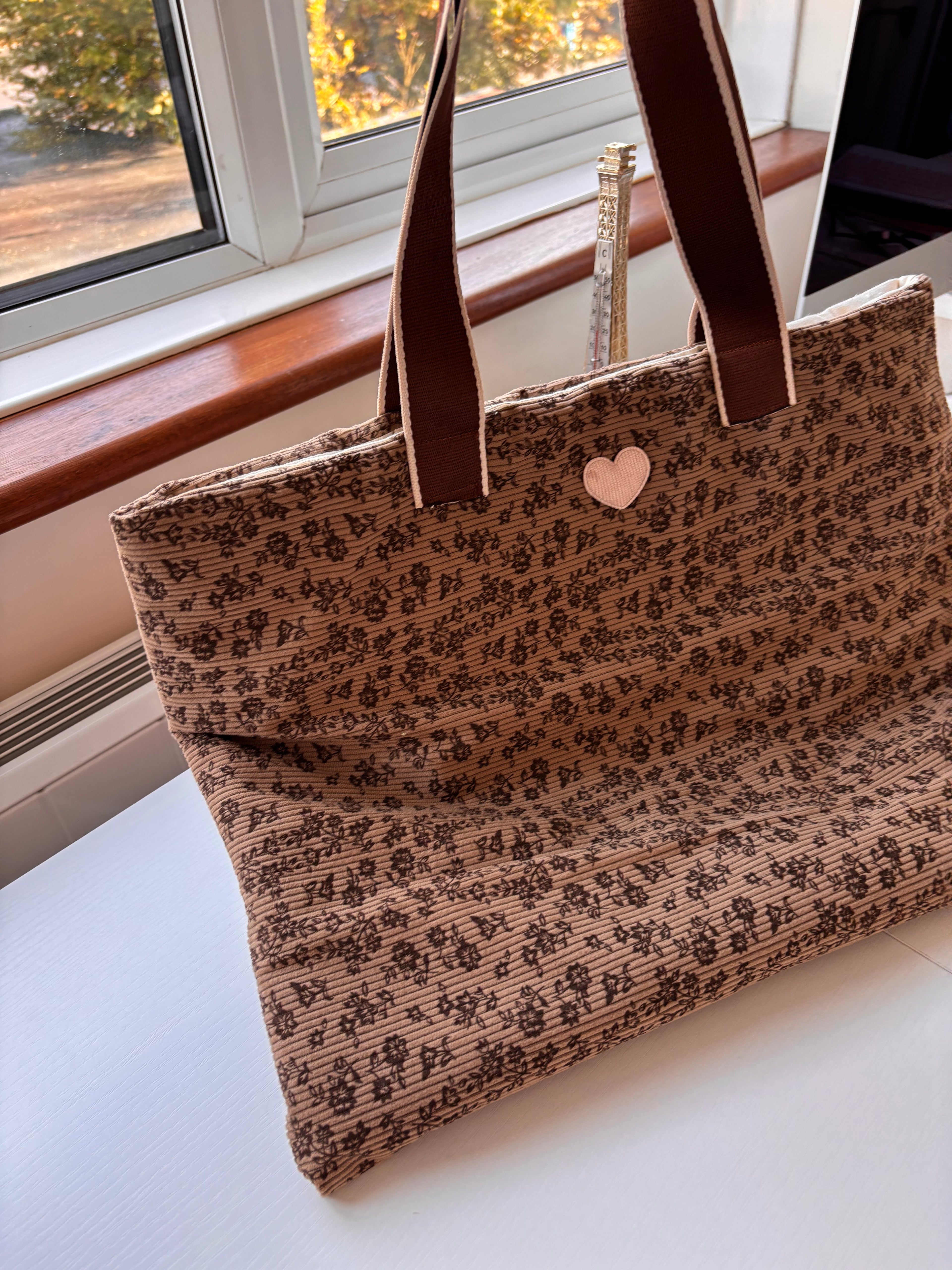 🤎 Floral Textured Tote — Romantic Everyday Elegance