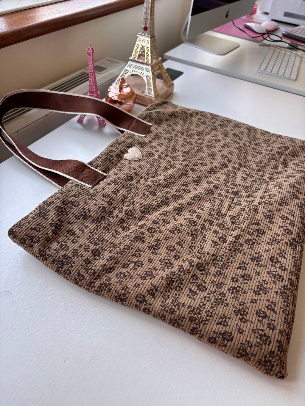 🤎 Floral Textured Tote — Romantic Everyday Elegance