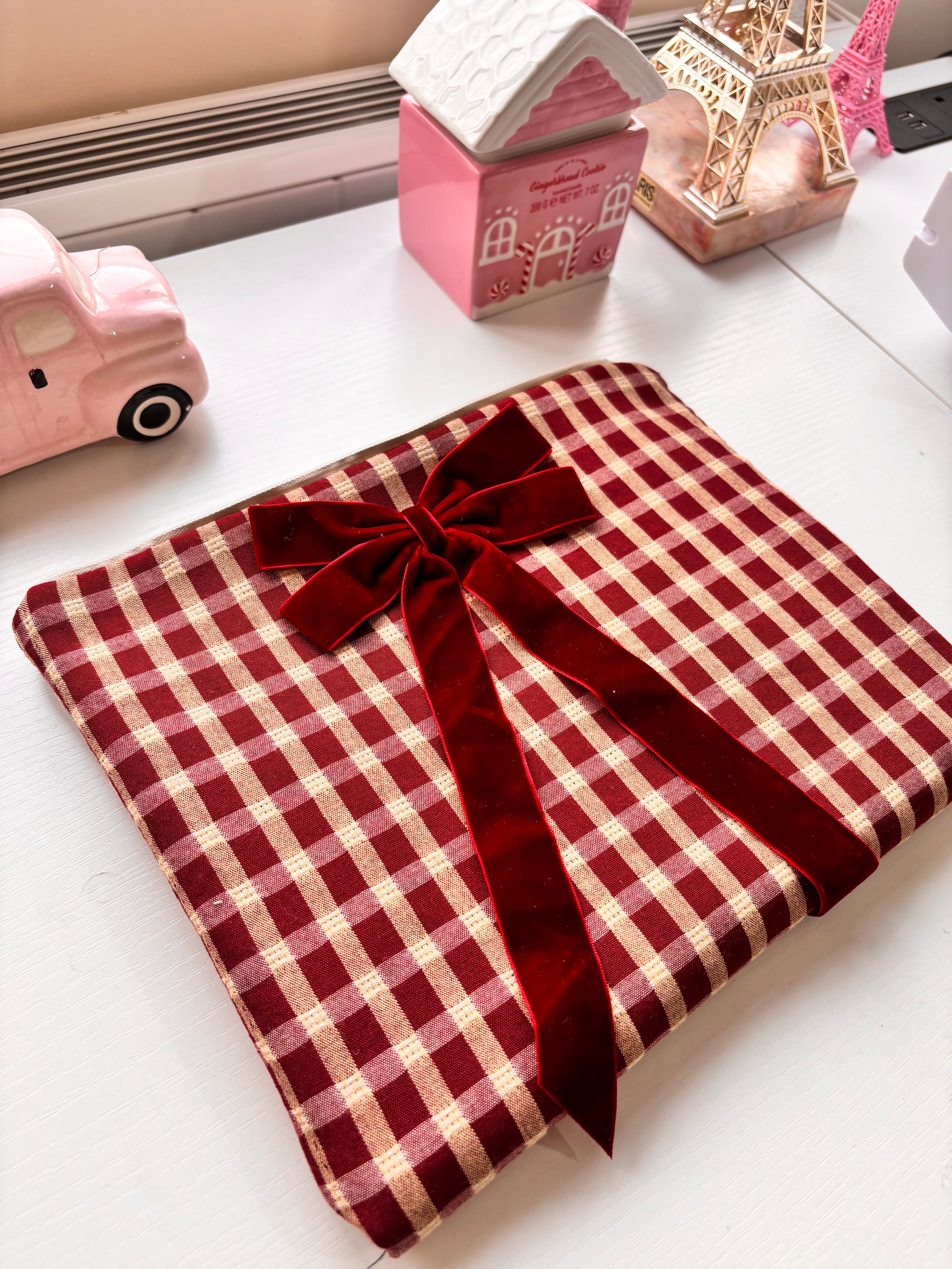 Handbags and small bags
