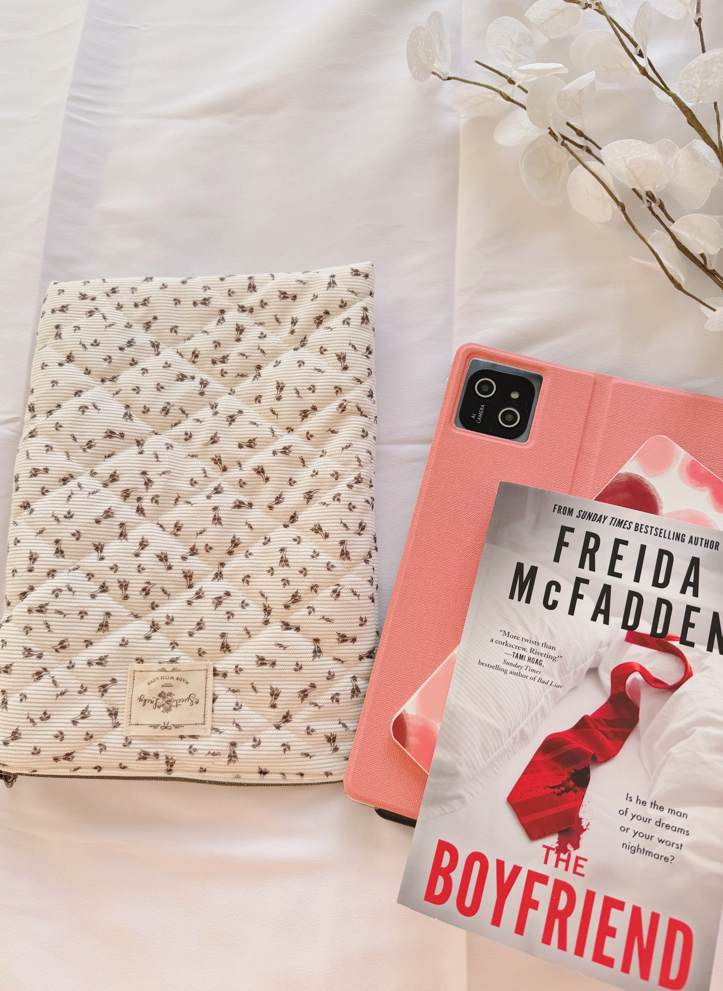 Floral Pouch ✨🤍